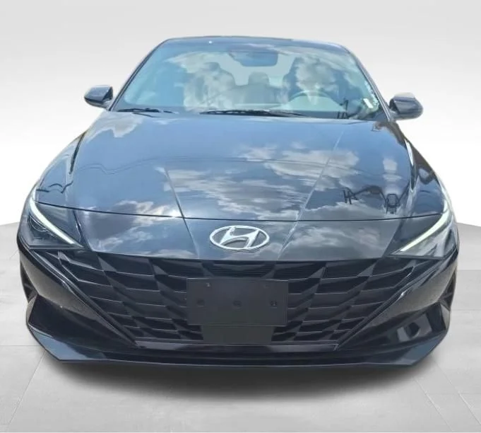 Used 2023 Black Hyundai SEL image 2