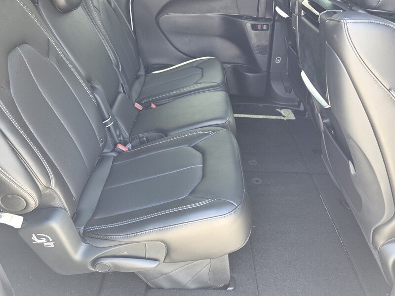 2026 Chrysler Pacifica Select - Photo 15