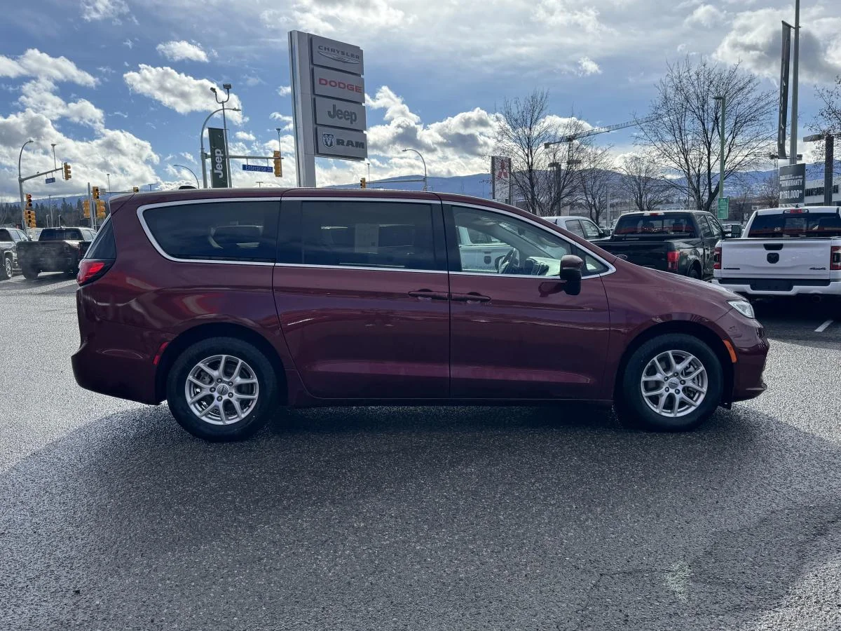 Used 2023 Red Chrysler Touring L FWD image 5