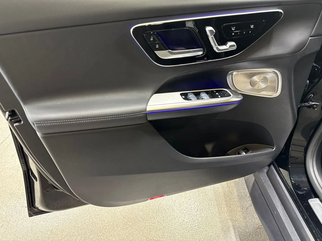 New 2027 Black Mercedes-Benz GLC 300 image 51
