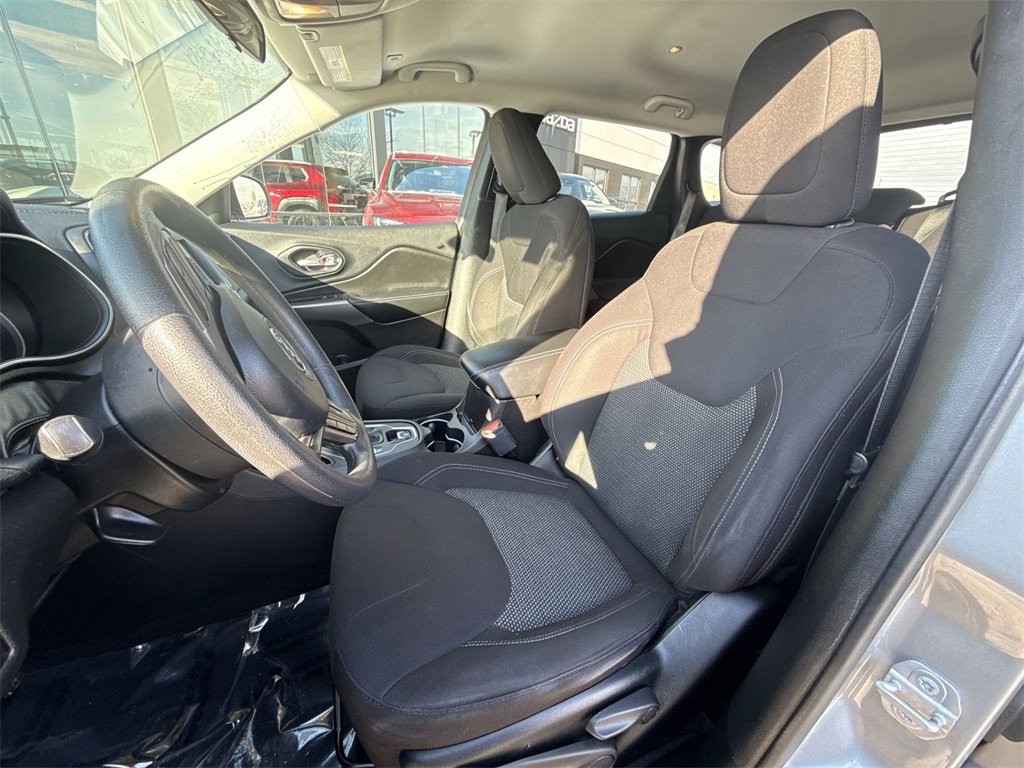 2019 JEEP CHEROKEE - Image 10