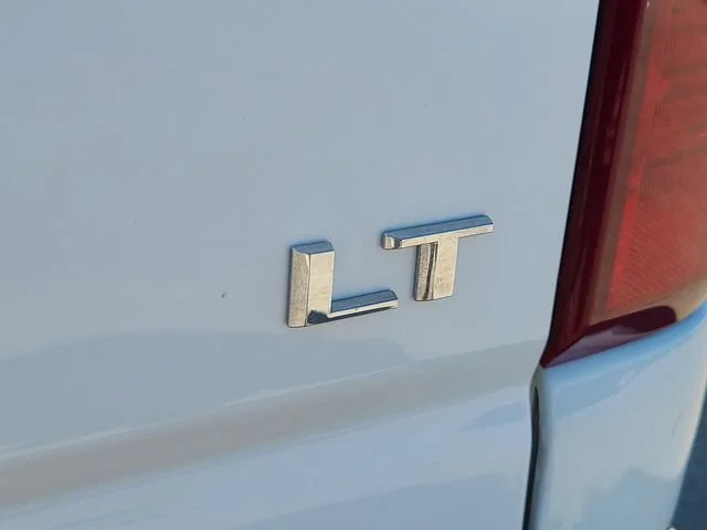 Used 2025 Summit White Chevrolet LT image 29