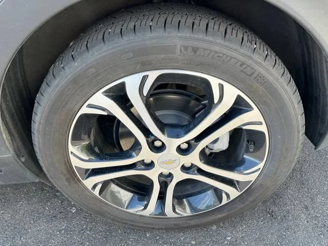 Used 2021 Silver Ice Metallic Chevrolet Premier image 14
