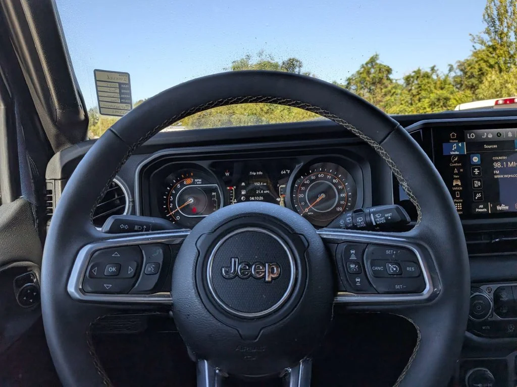 Used 2025 Blue Jeep Sahara image 18