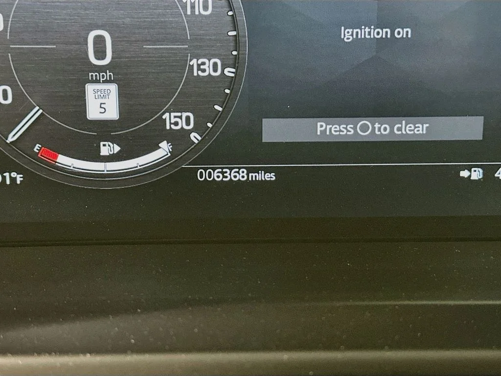 Certified Used 2025 Fuji White Land Rover X-Dynamic SE image 13