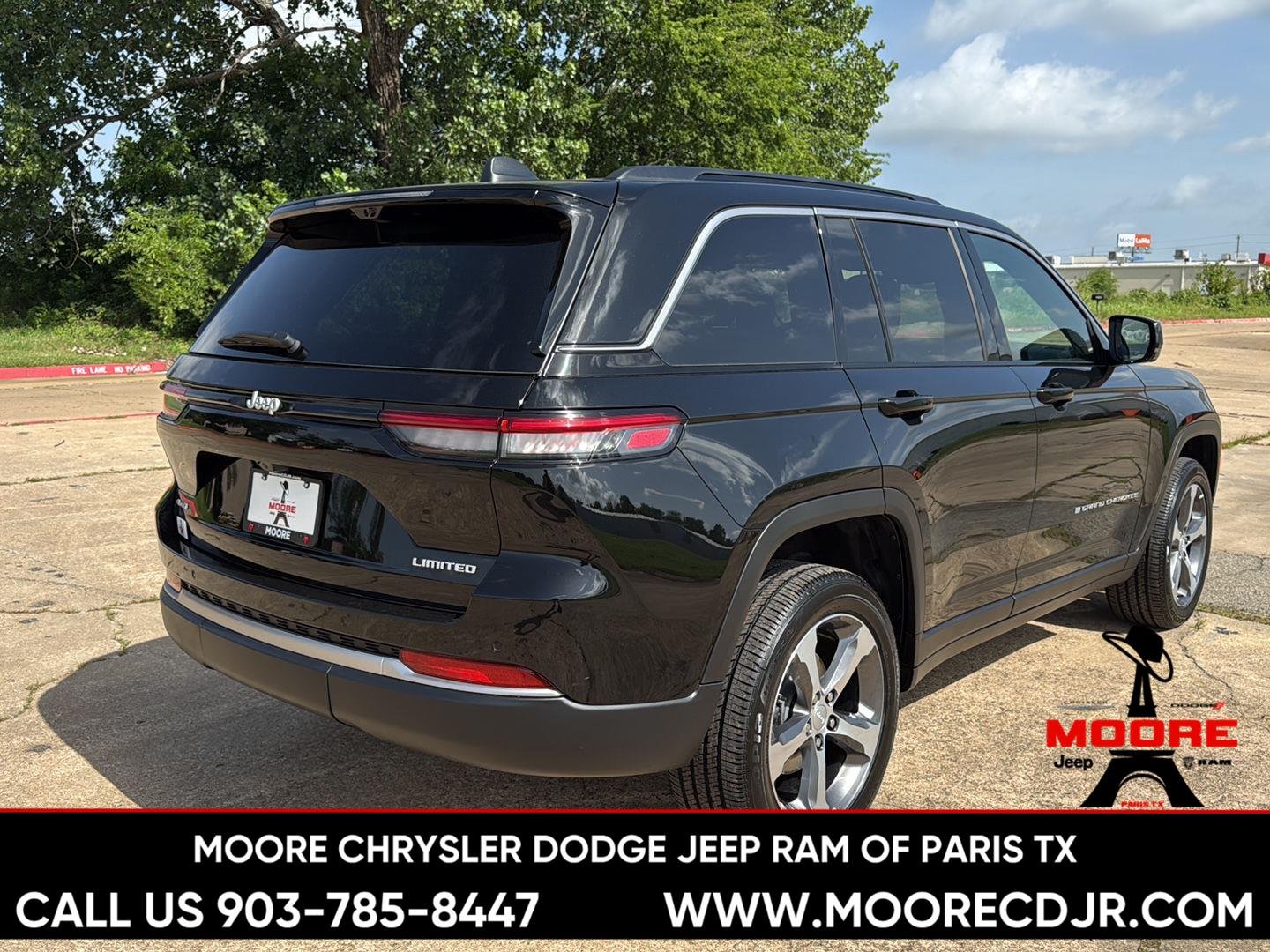 New 2026 Diamond Black Crystal Pearl-Coat Exterior Paint Jeep Limited image 7