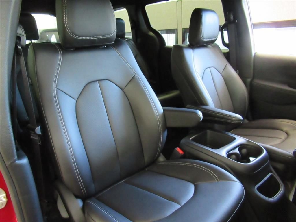 2026 Chrysler Pacifica Select - Photo 8