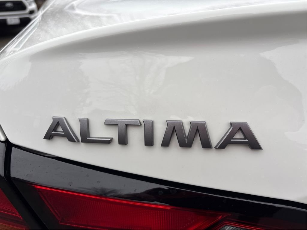 Certified Used 2025 White Nissan 2.5 S image 14