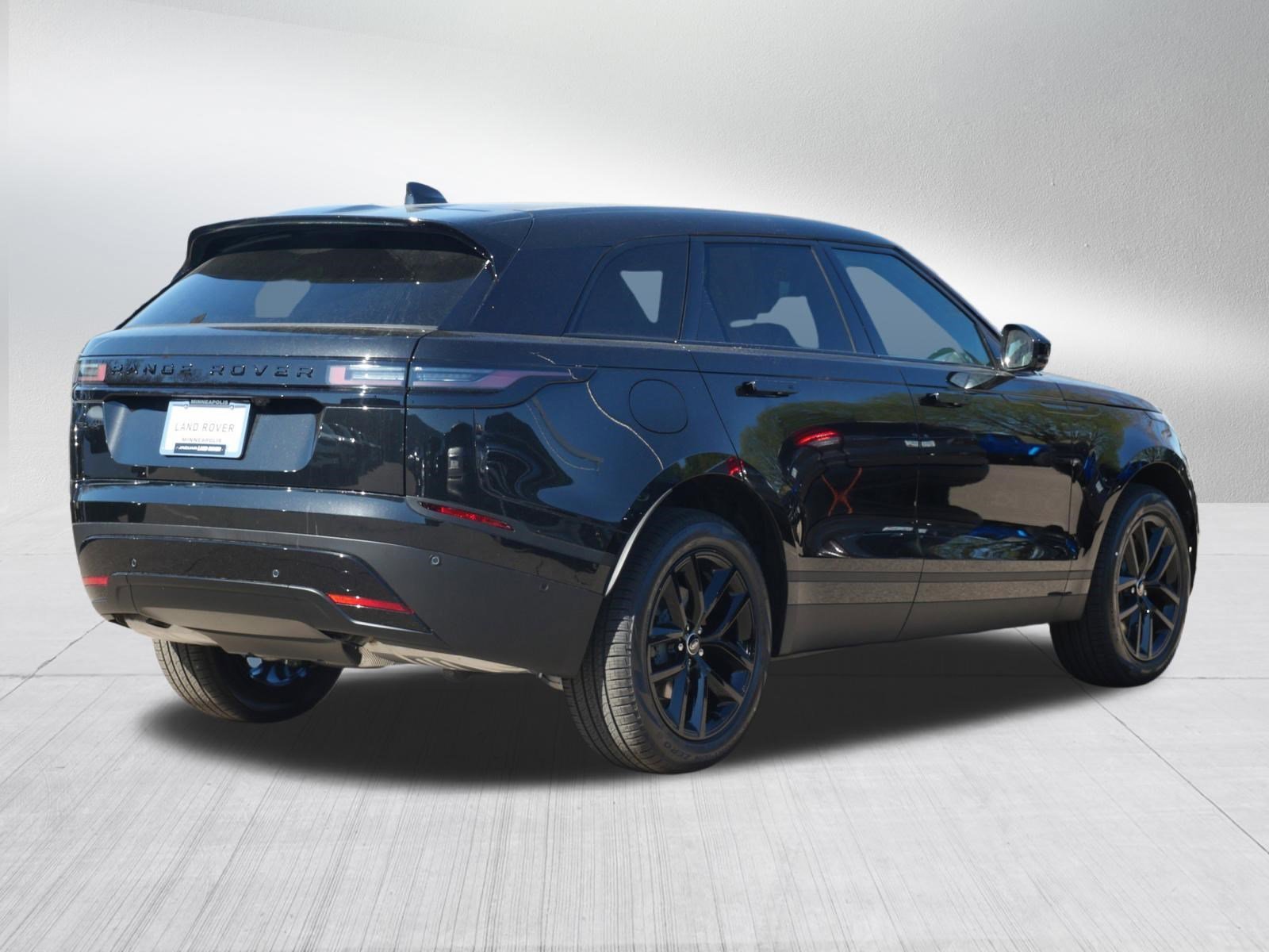 New 2026 Santorini Black LAND ROVER S image 2