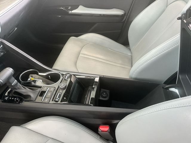 Used 2024 White Kia EX image 25