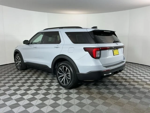 New 2026 Space White Metallic Ford ST-Line image 7