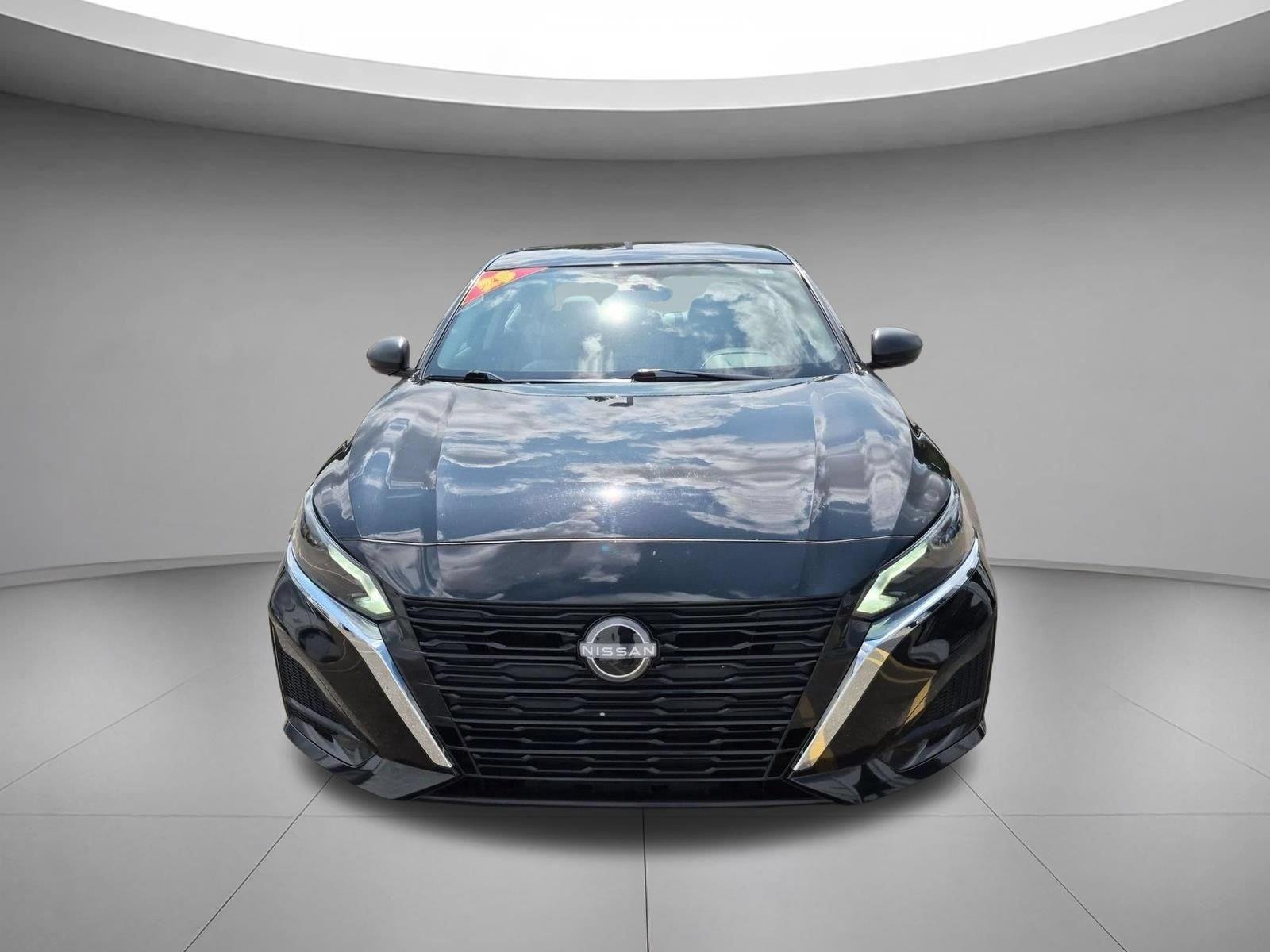 Used 2025 Super Black Nissan SV image 8