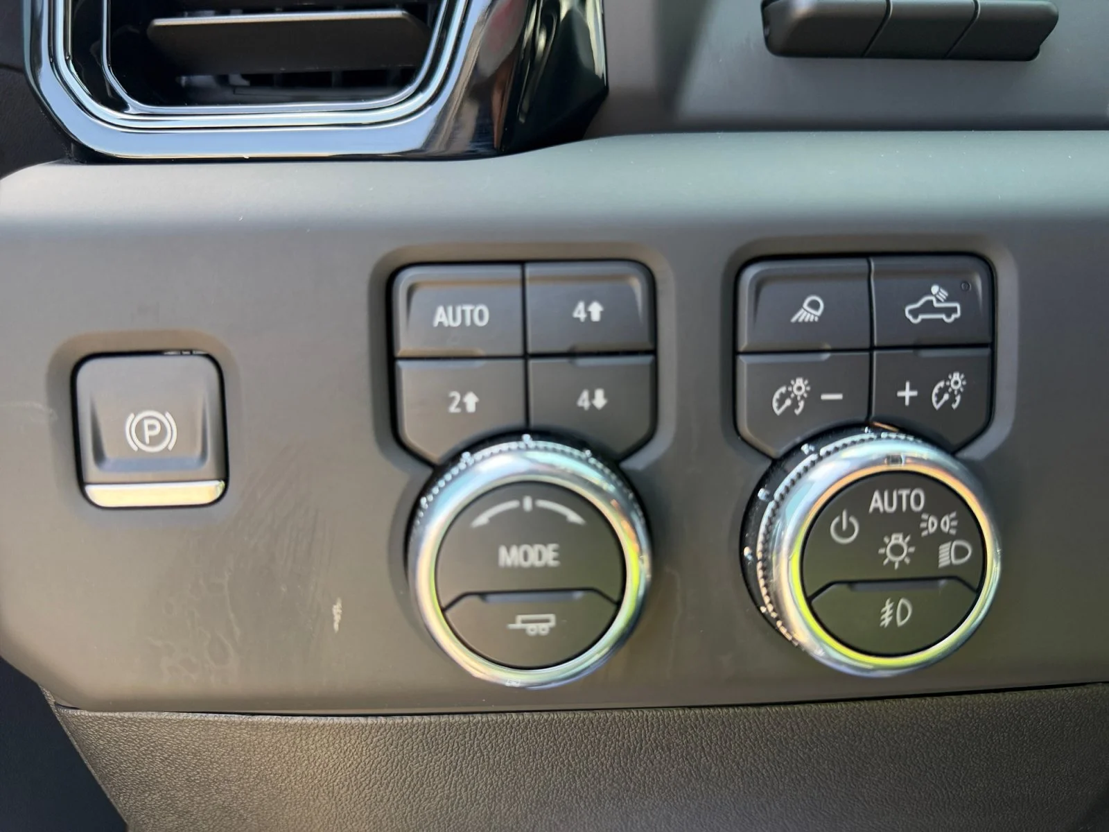 Used 2025 Onyx Black GMC AT4X image 21