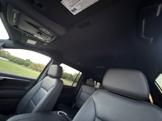 2025 Chevrolet Suburban LT - Photo 28