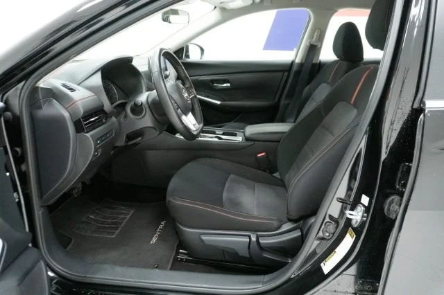 Used 2025 Super Black Nissan SR image 18
