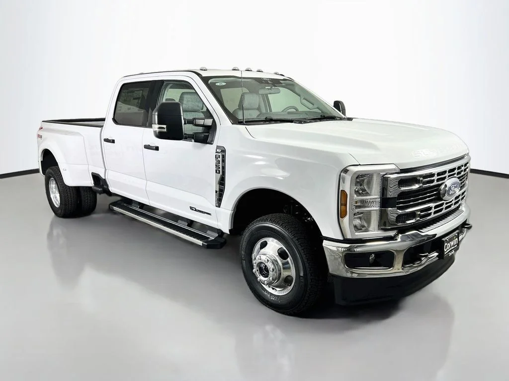 New 2026 Oxford White Ford XLT image 1