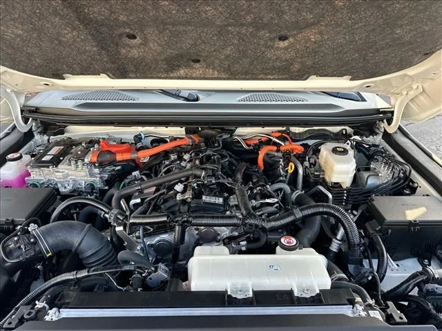 Used 2025 White Toyota Base image 35