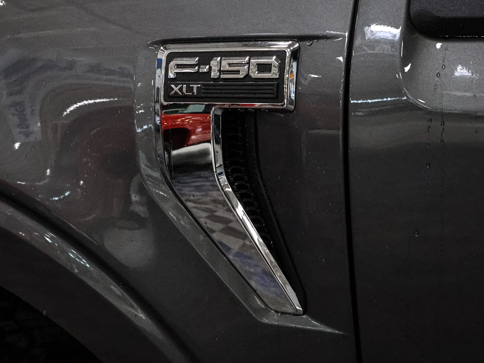 New 2026 Carbonized Gray Metallic Ford XLT image 20