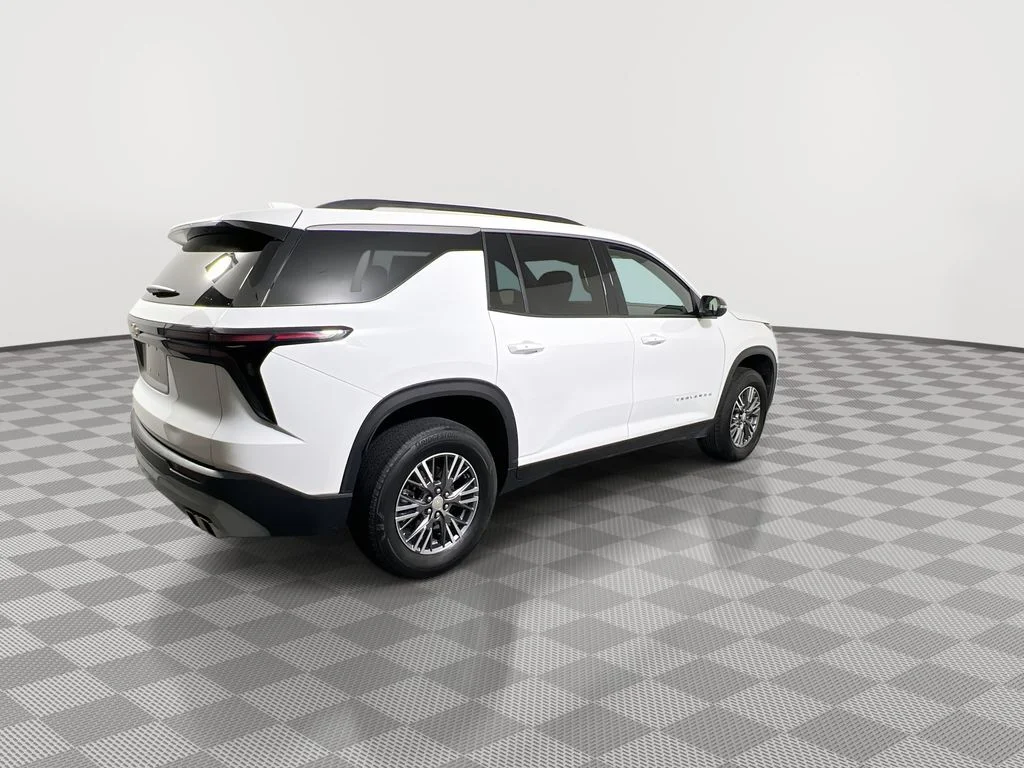 Used 2025 White Chevrolet LT image 8