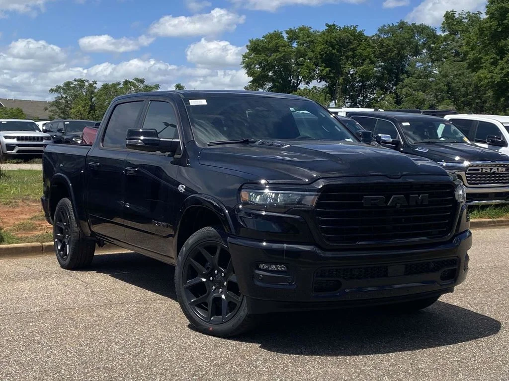 New 2026 Diamond Black Crystal Pearl-Coat Exterior Paint RAM Laramie image 32