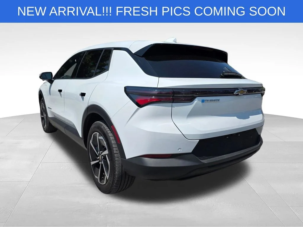 Used 2025 Summit White Chevrolet LT image 6