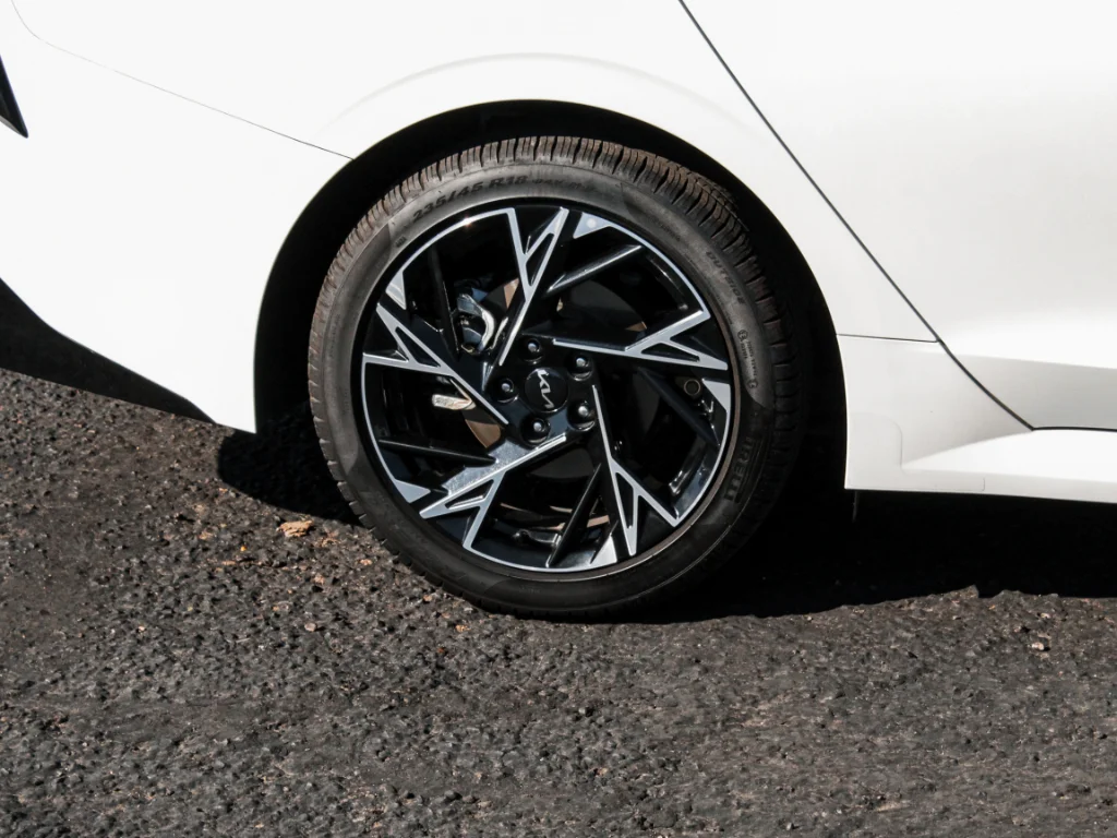 Used 2025 Snow White Pearl Kia GT-Line image 4