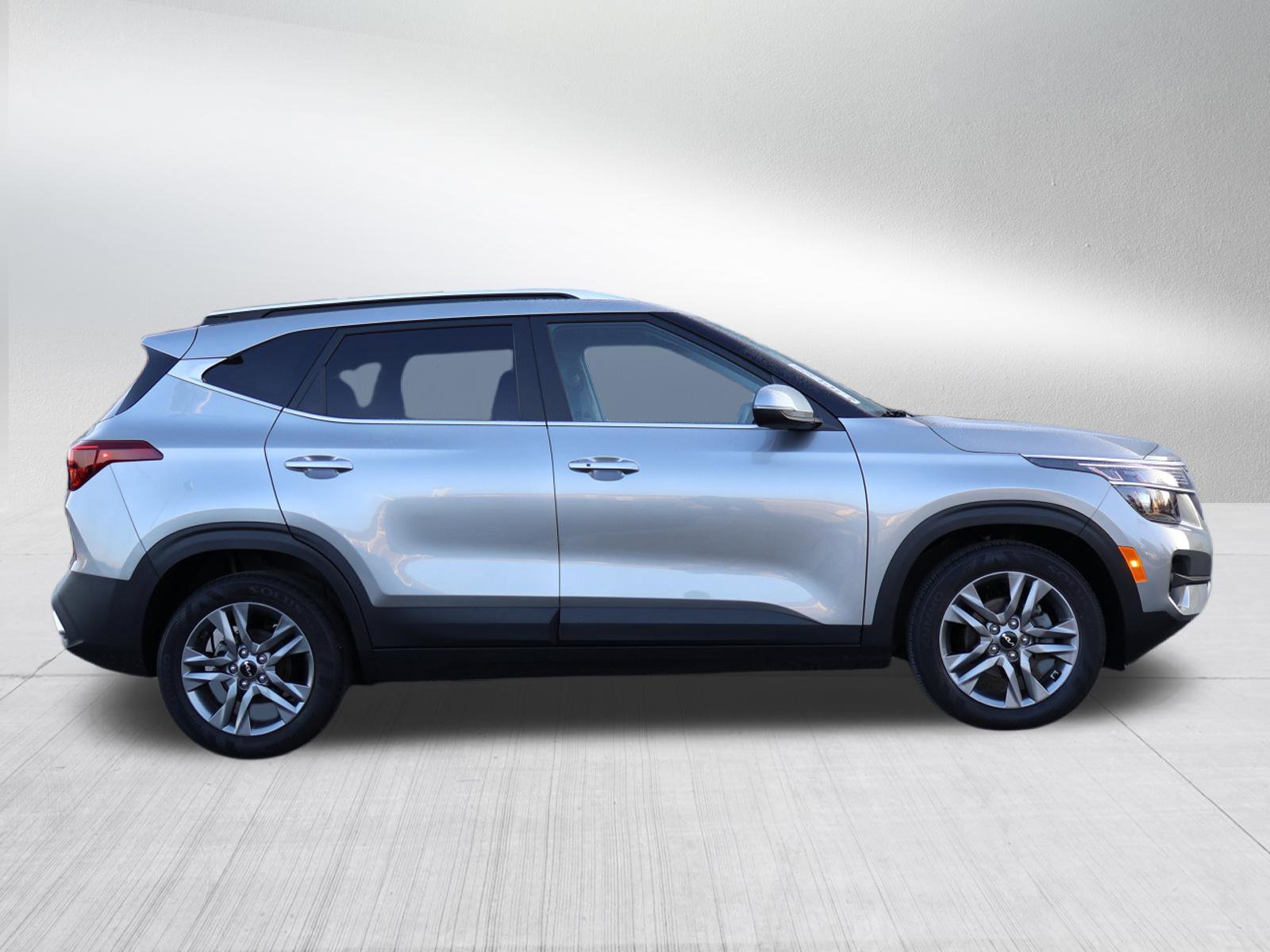 2023 Kia Seltos S - Photo 8