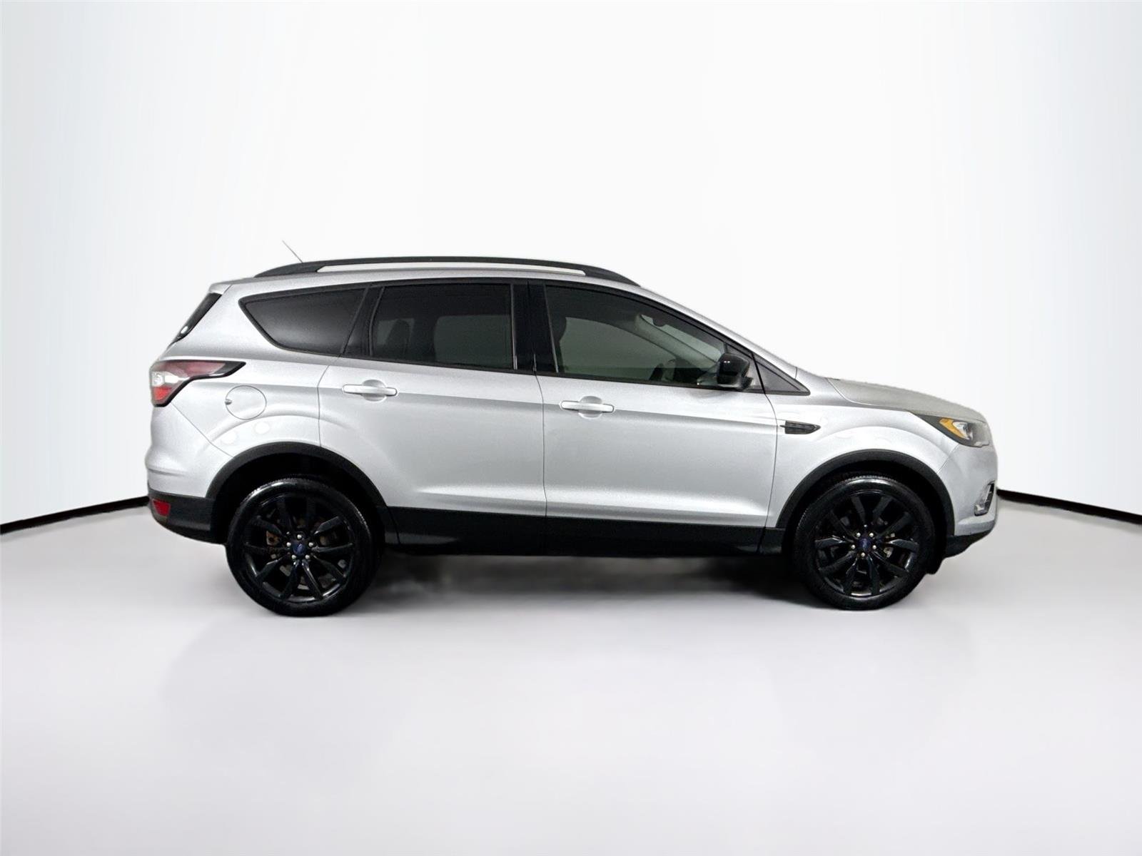 Used 2018 Ingot Silver Ford SE image 10