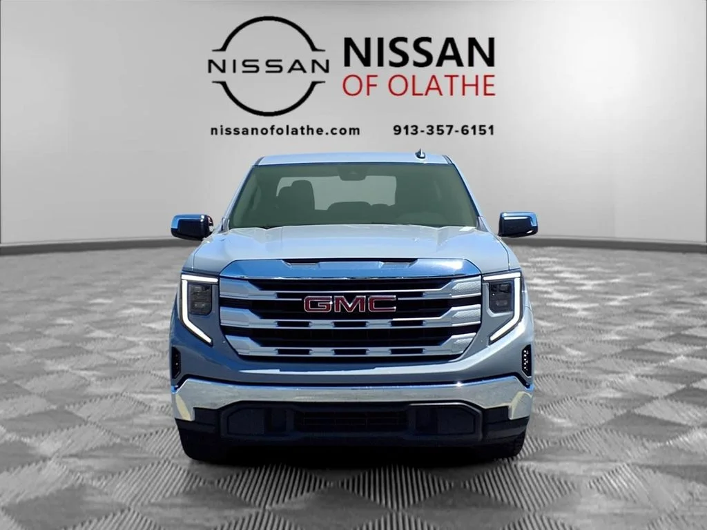 Used 2024 Gray GMC SLE image 30