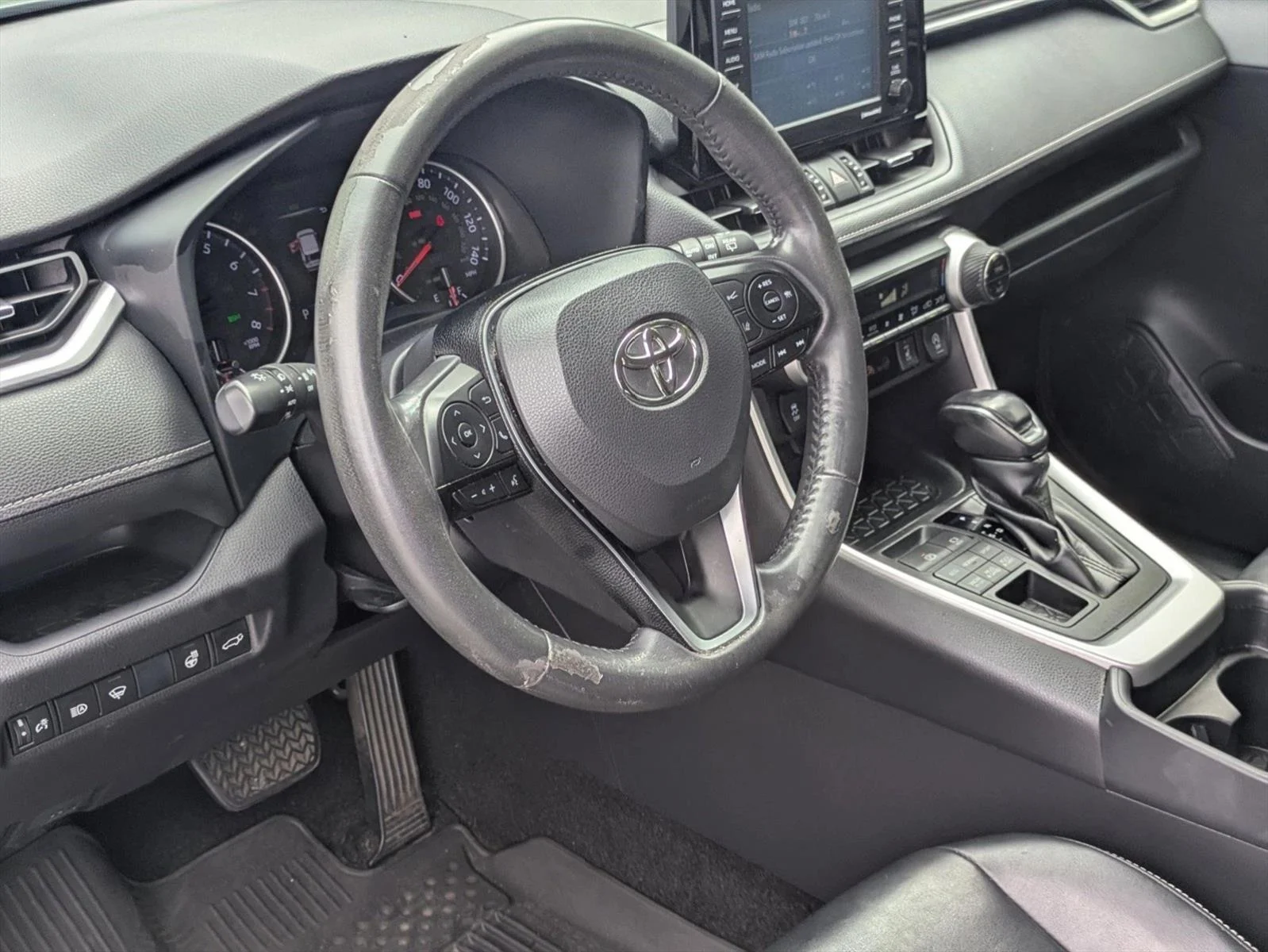 Used 2020 Lunar Rock Toyota XLE Premium image 6