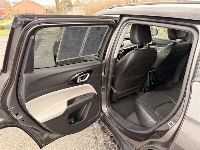 Used 2022 GRAY Jeep Limited image 11
