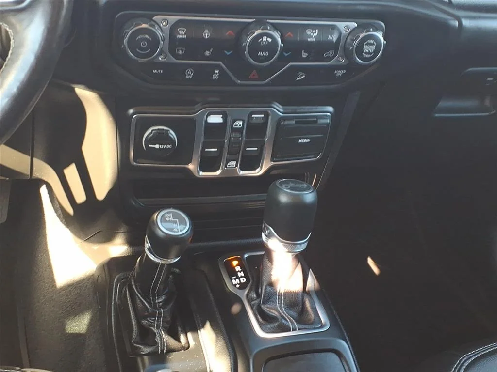 Used 2019 White Jeep Sahara 4x4 image 19