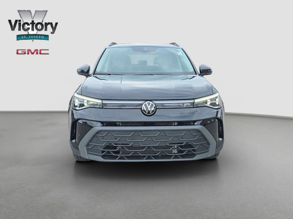 Used 2025 Volkswagen Taos SE Black with VIN 3VV3C7B25SM042404 for sale in Kansas City