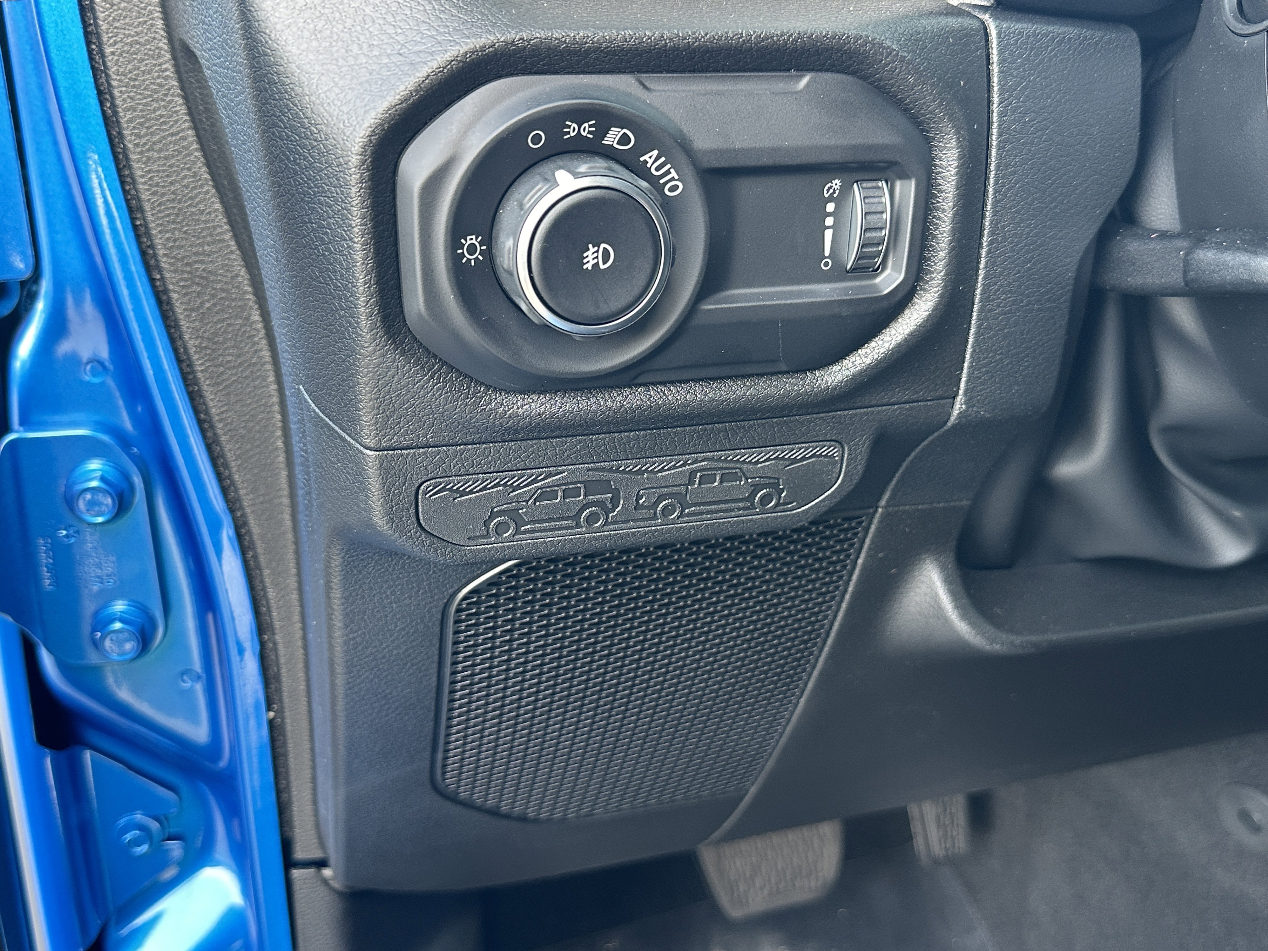 New 2026 Hydro Blue Pearl-Coat Exterior Paint Jeep Sport S image 30