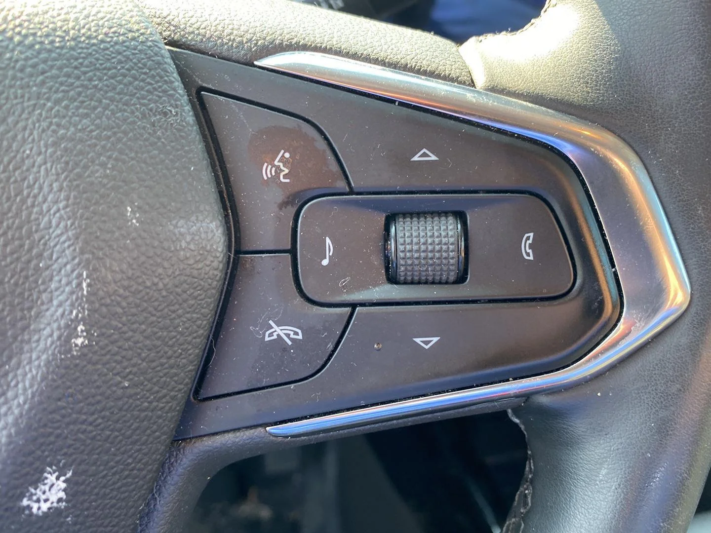 Used 2025 Mosaic Black Metallic Chevrolet LT image 19