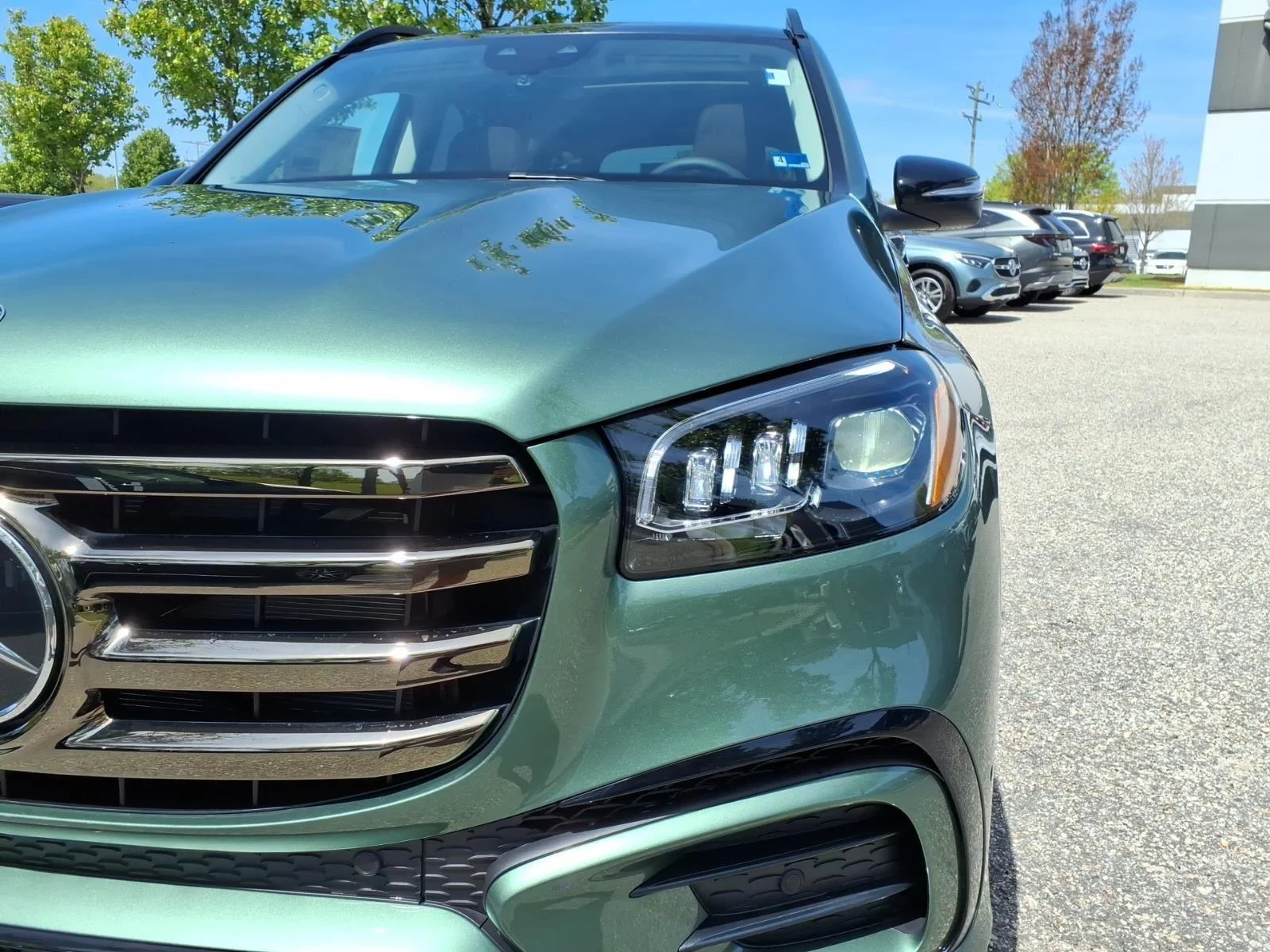 New 2026 MANUFAKTUR Ireland Mid Green Metallic Mercedes-Benz GLS 450 image 2