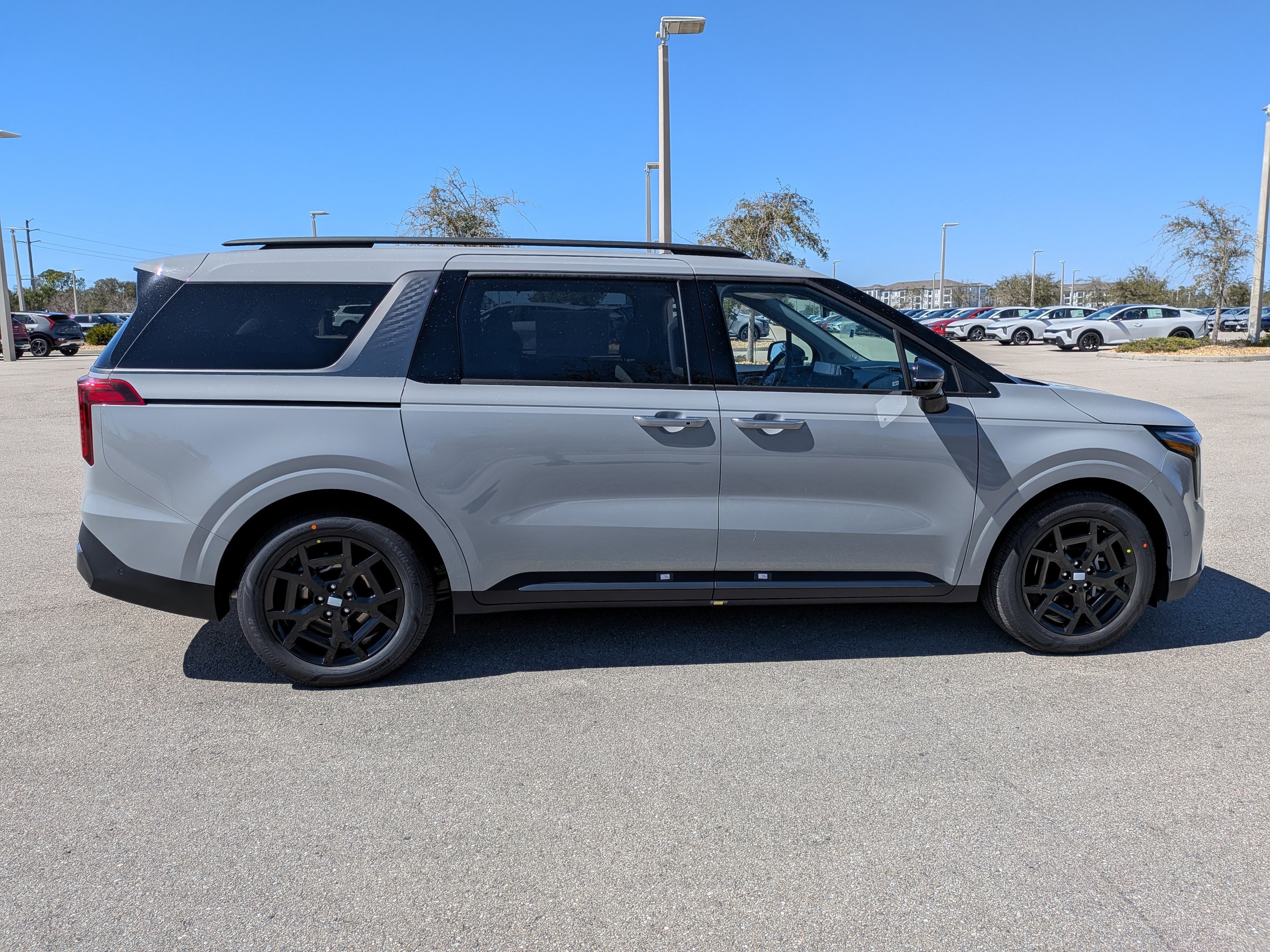 New 2026 Ceramic Silver Kia SX image 4