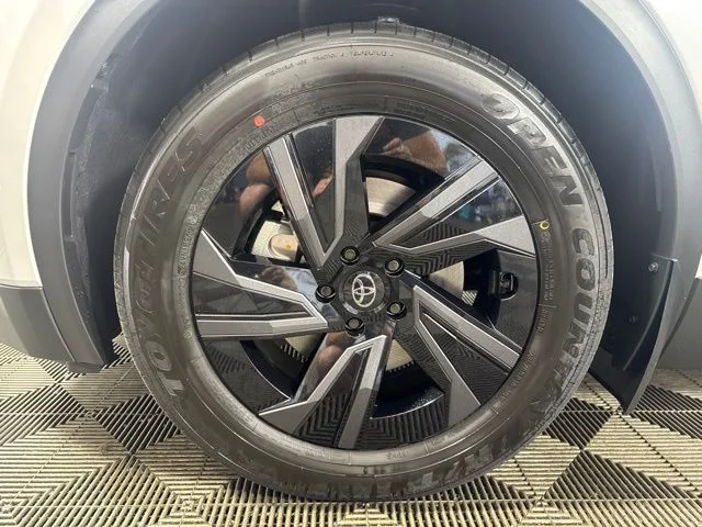 New 2026 Wind Chill Pearl <sup>1</sup> Toyota  SE image 10