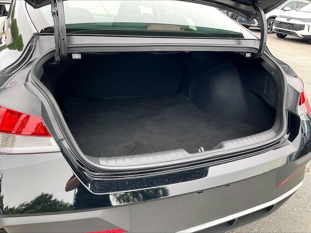 Used 2025 Abyss Black Hyundai SE image 32