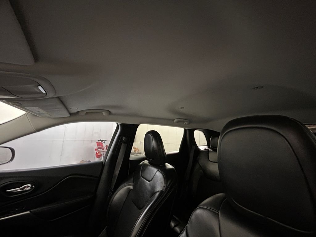 Used 2019 Red Jeep Latitude Plus image 25