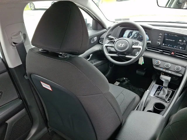 New 2026 White Hyundai SE image 9
