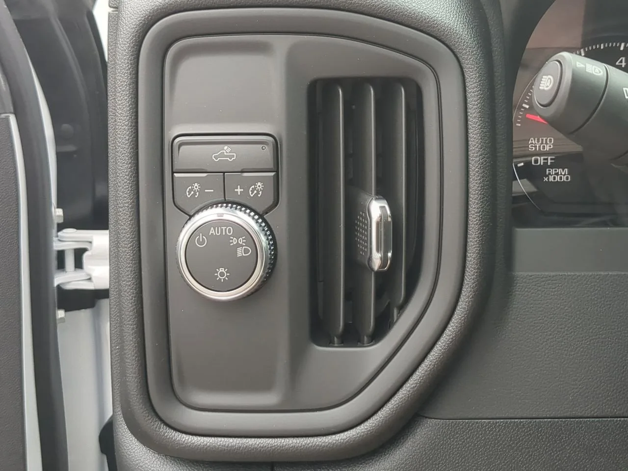 New 2026 Summit White GMC Pro image 17