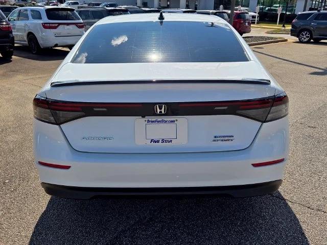Used 2025  Honda Sport image 11
