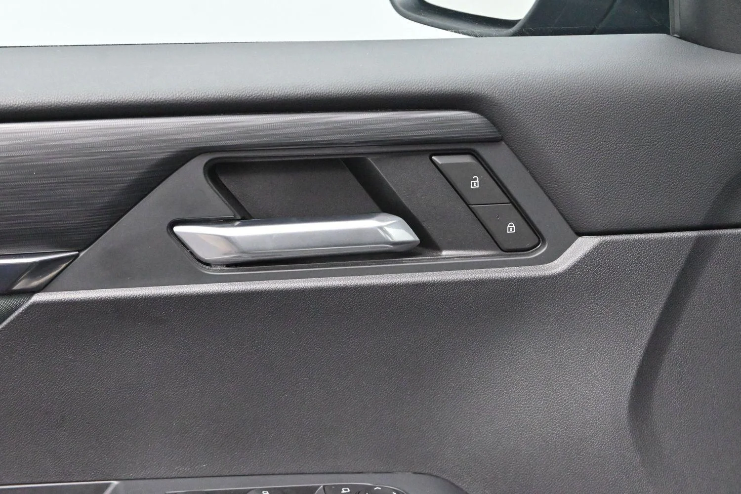 Used 2025 Sterling Metallic GMC AT4 image 12