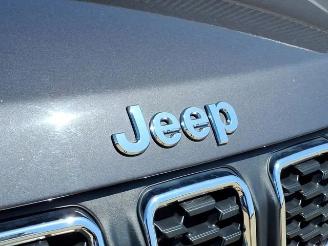 Used 2024  Jeep Latitude image 24