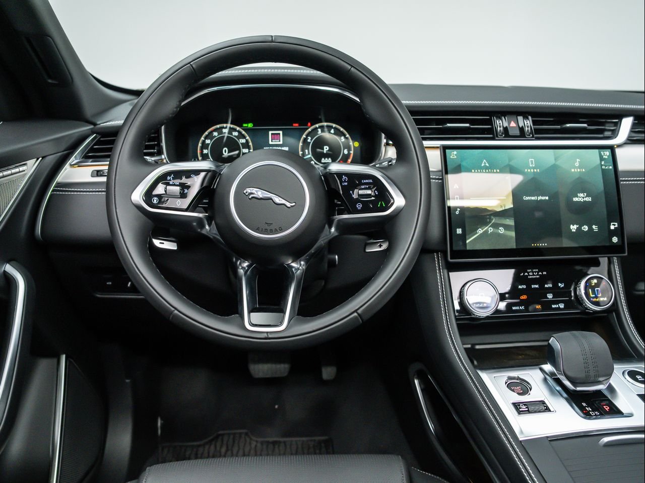 2025 Jaguar F-PACE R-Dynamic S - Photo 20