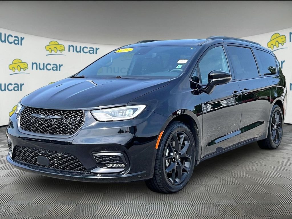 Used 2025 Black Chrysler Limited image 3