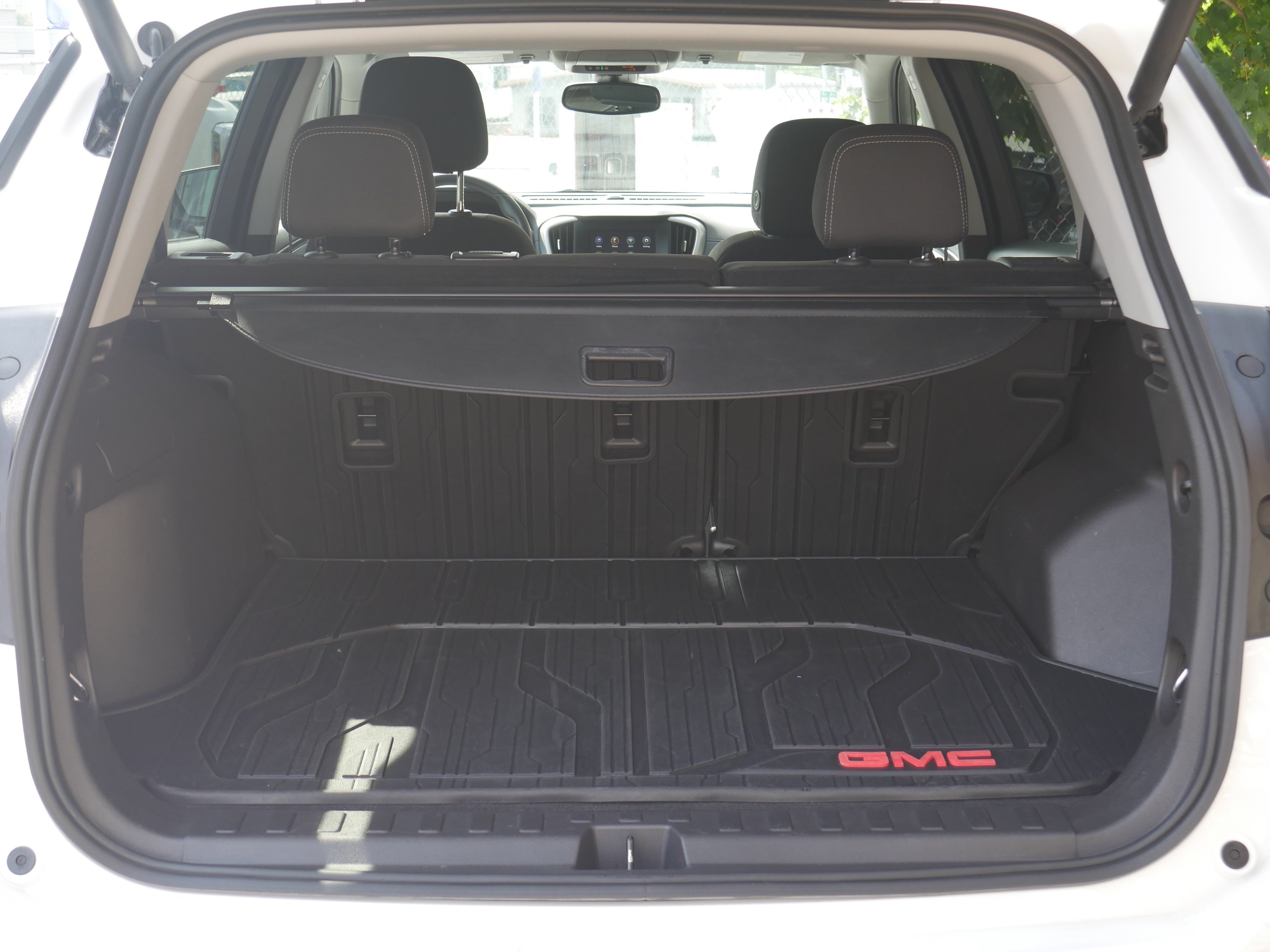 Used 2024 Summit White GMC SLE image 24