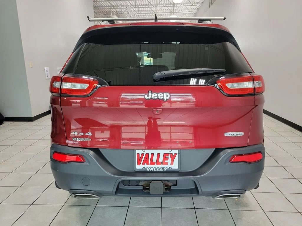 Used 2015 Red Jeep Latitude image 5