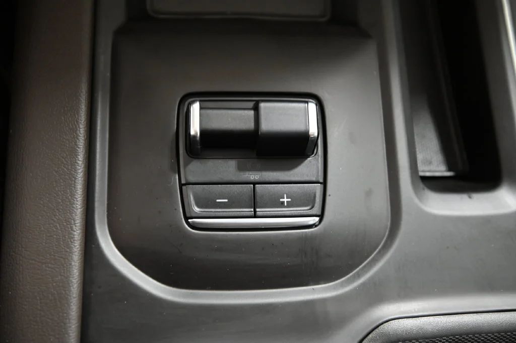 Used 2024 White Frost Tricoat GMC Denali image 32
